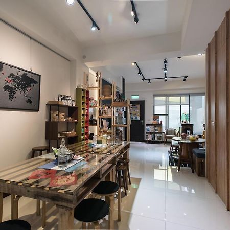 黑琵軼棧湖濱旅宿 K&B Happy Hostel Tainan Exterior photo