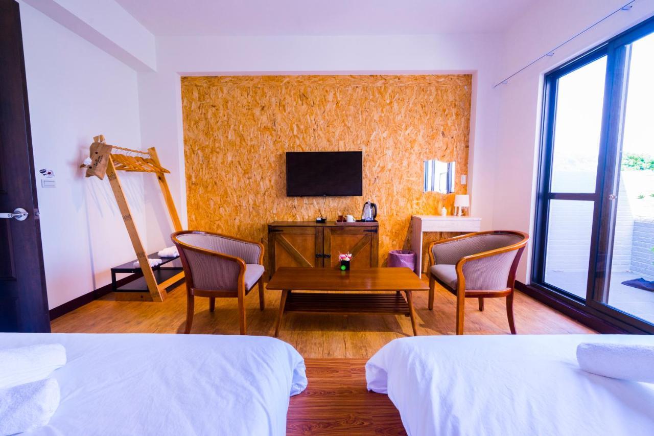 黑琵軼棧湖濱旅宿 K&B Happy Hostel Tainan Exterior photo