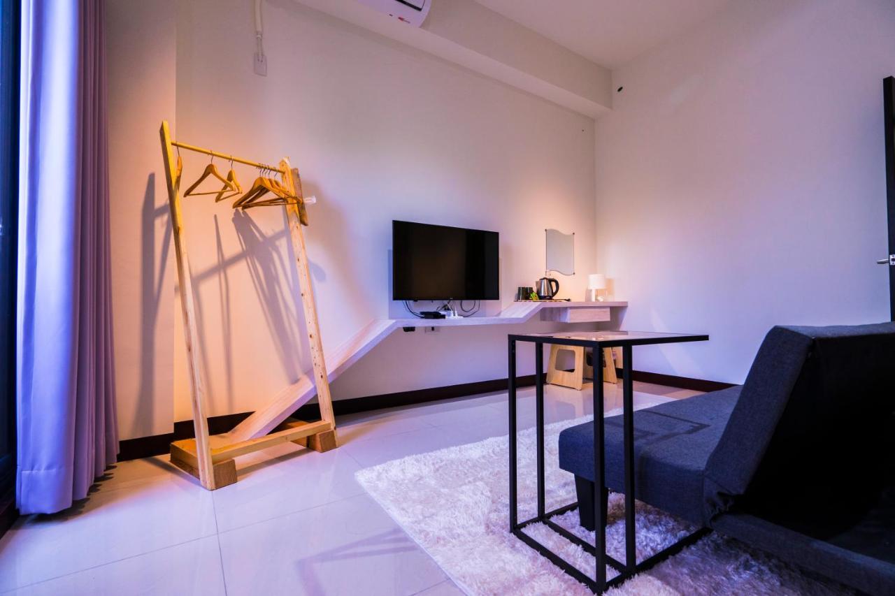 黑琵軼棧湖濱旅宿 K&B Happy Hostel Tainan Exterior photo