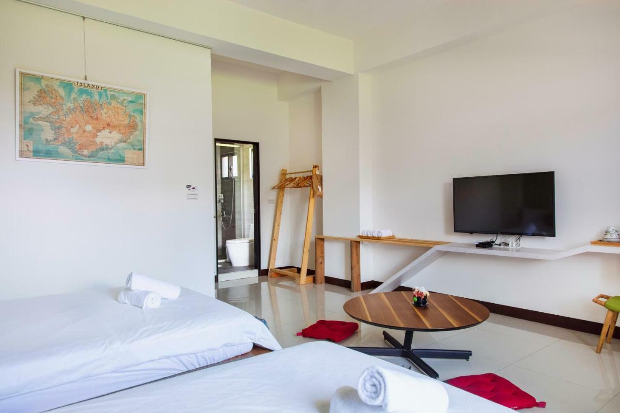 黑琵軼棧湖濱旅宿 K&B Happy Hostel Tainan Exterior photo